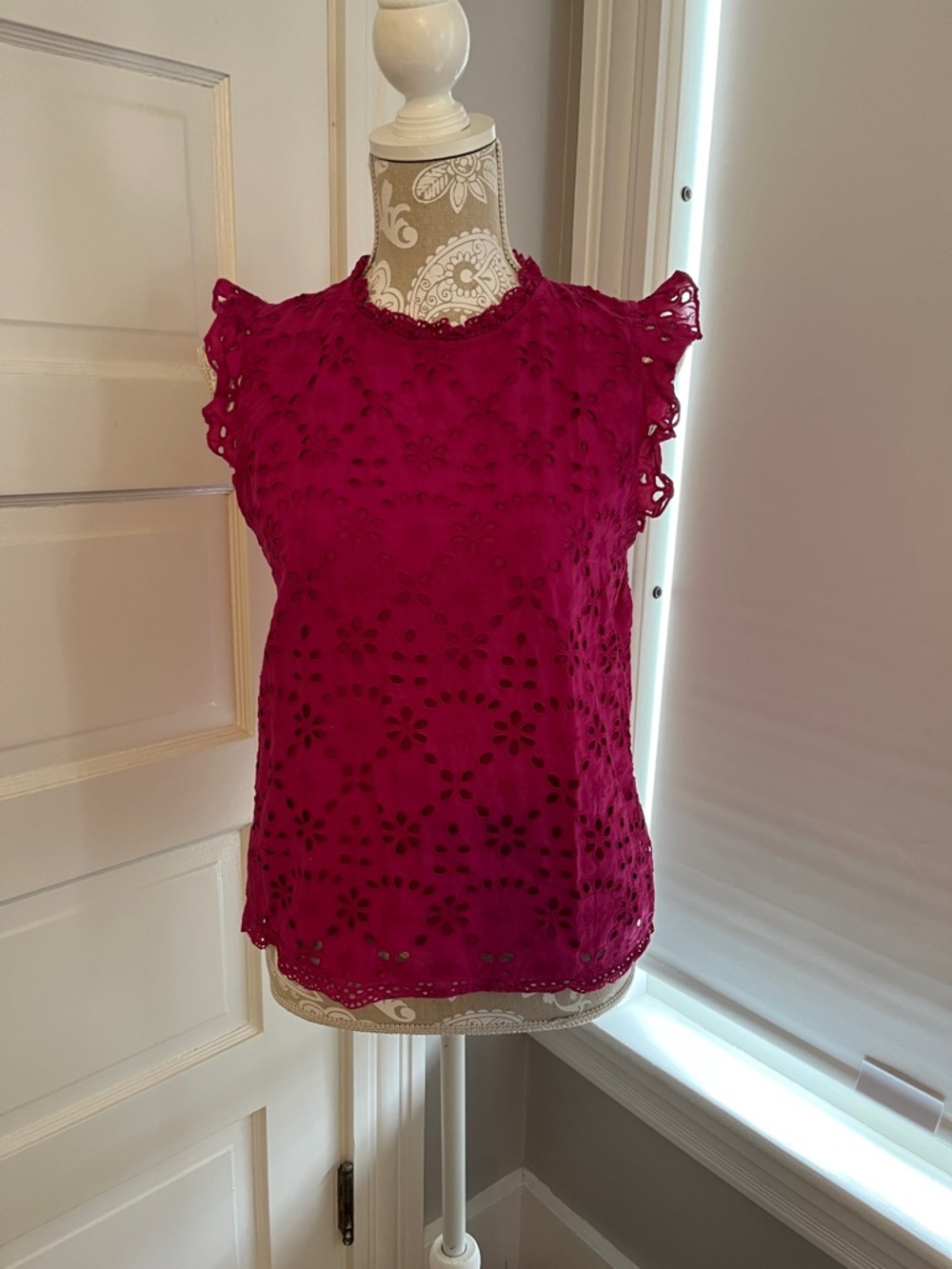 Size M Eyelet Top Fuchsia Pink Cotton Jennifer & Grace
